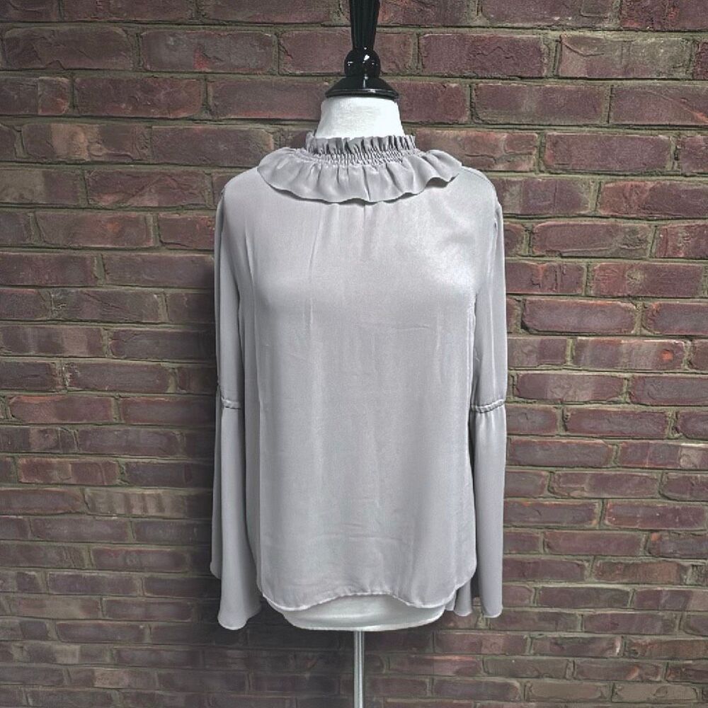 Banana Republic Women’s Ruffle Nexke Bell Sleeve Blouse Sz Medium NEW